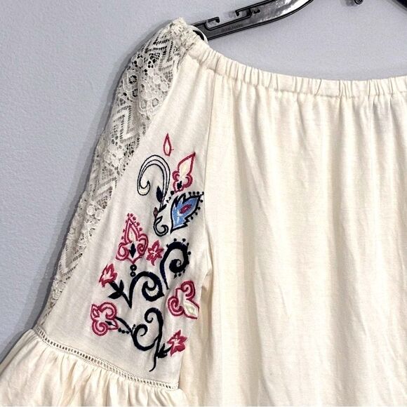 Relativity | Women’s Cream Bell Sleeve Tunic Boho Embroidery and Lace Bl… - Picture 3 of 11